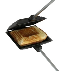 Cast iron camp cooker with 20 inch 52cm handle 2.61lbs 1.18kg